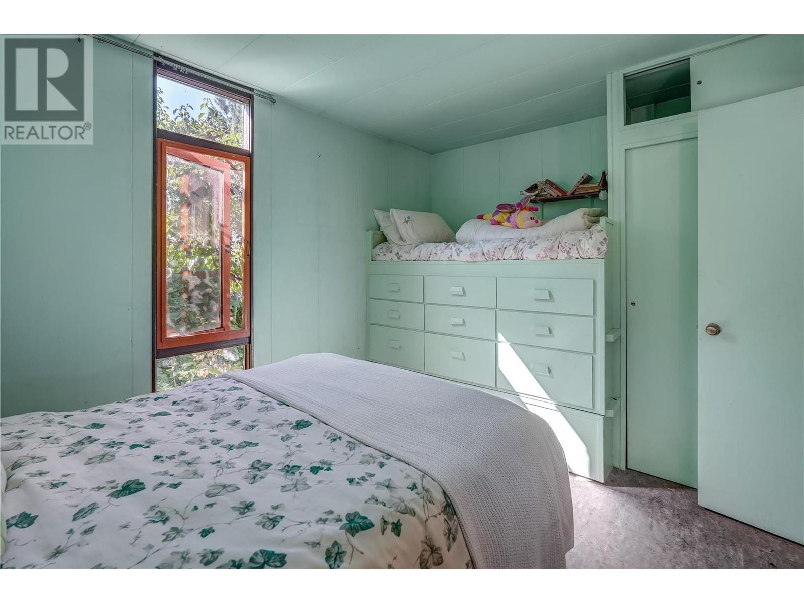 7413 Kirk Avenue, Summerland