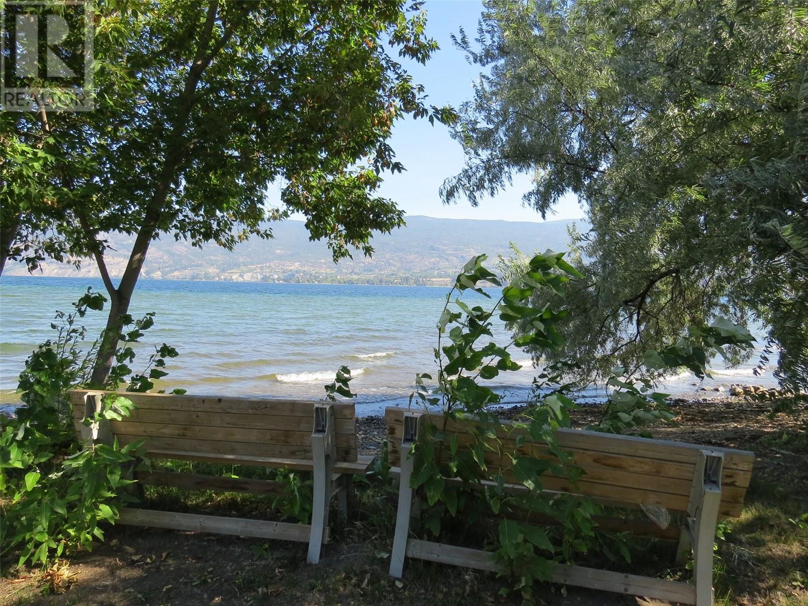 7413 Kirk Avenue, Summerland