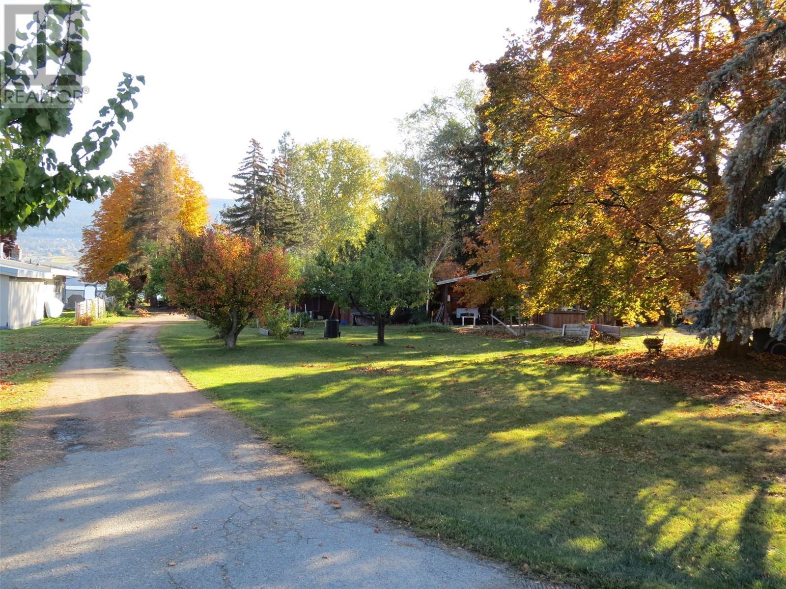 7413 Kirk Avenue, Summerland