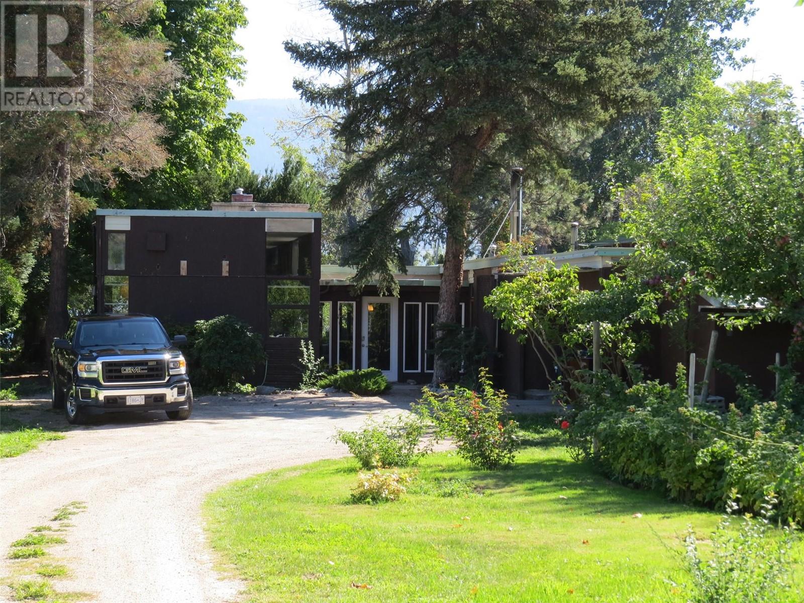 7413 Kirk Avenue, Summerland