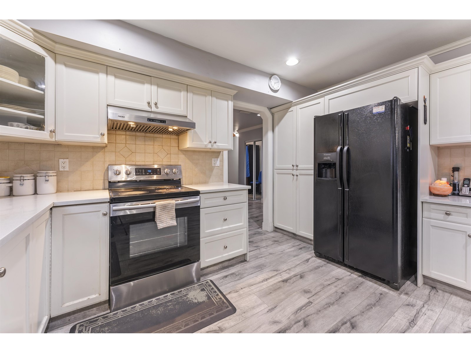 Photo 6 of 17381 64 Avenue, Surrey BC