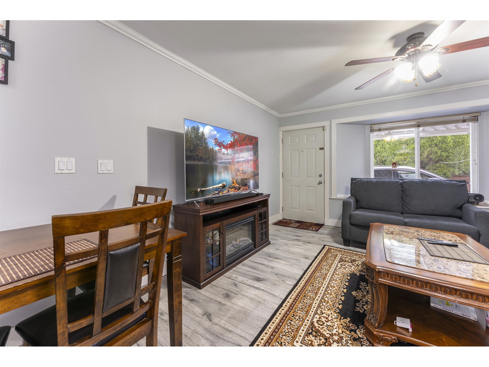Photo 4 of 17381 64 Avenue, Surrey BC