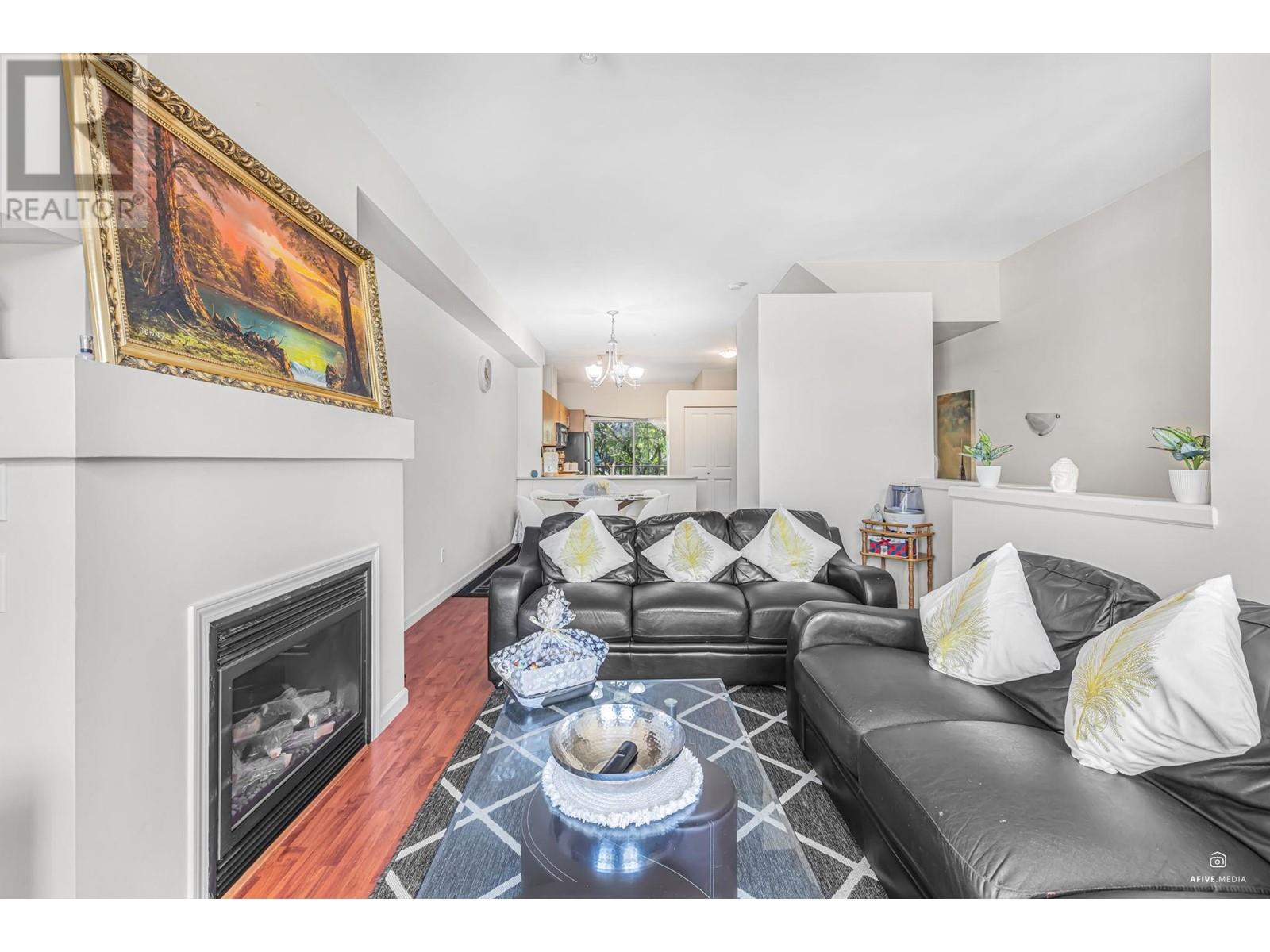 8 935 EWEN AVENUE, New Westminster