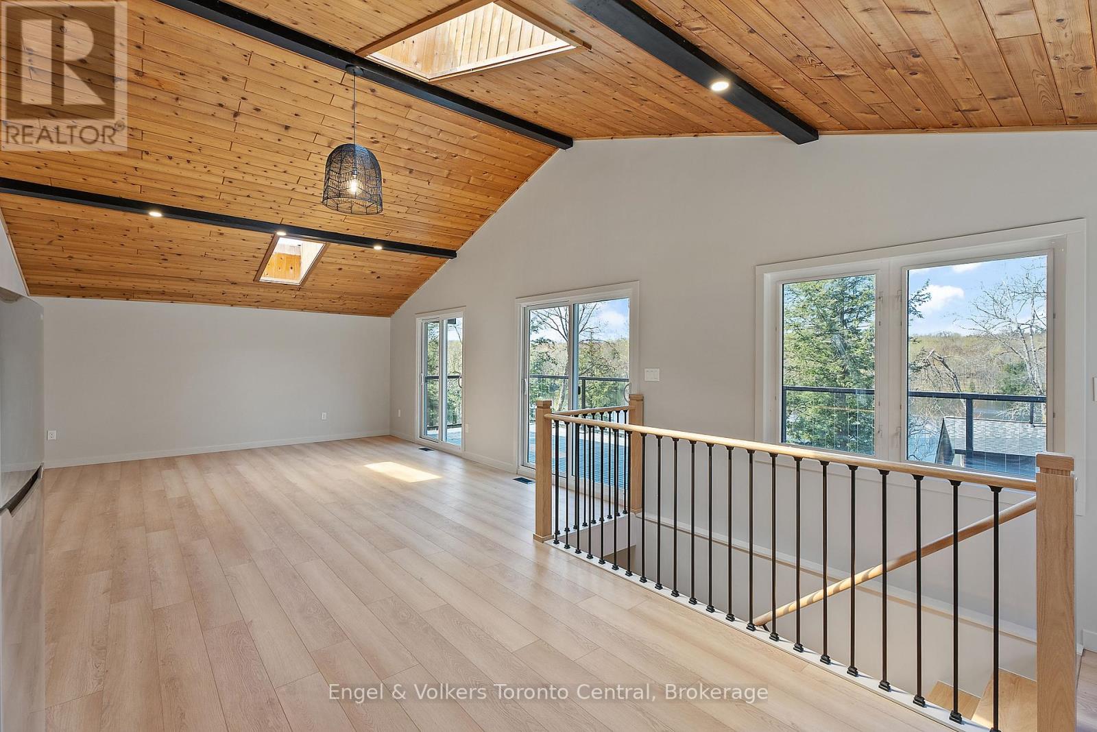 Photo 12 of 1457 Lake Joseph Road, Seguin ON