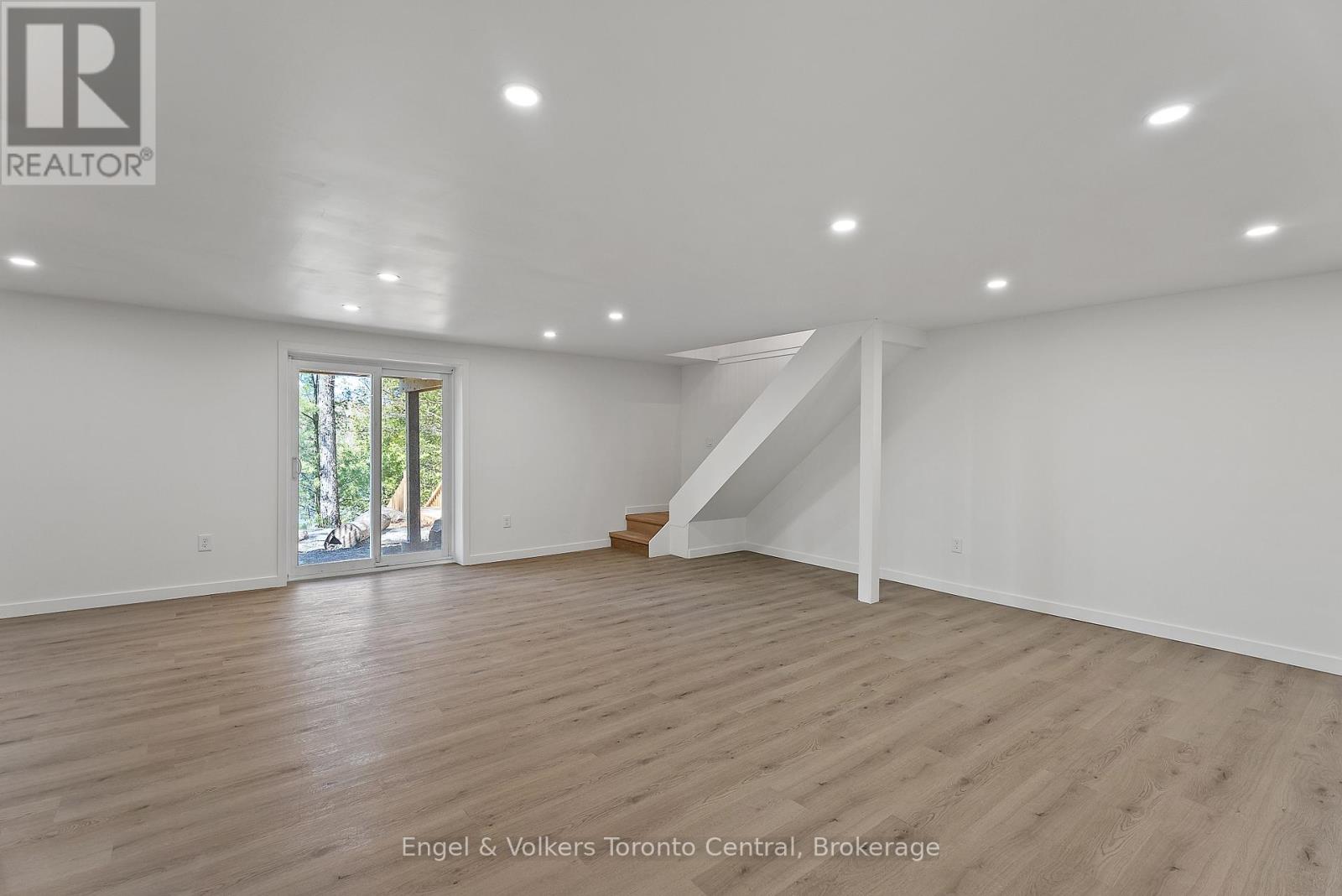 Photo 45 of 1457 Lake Joseph Road, Seguin ON