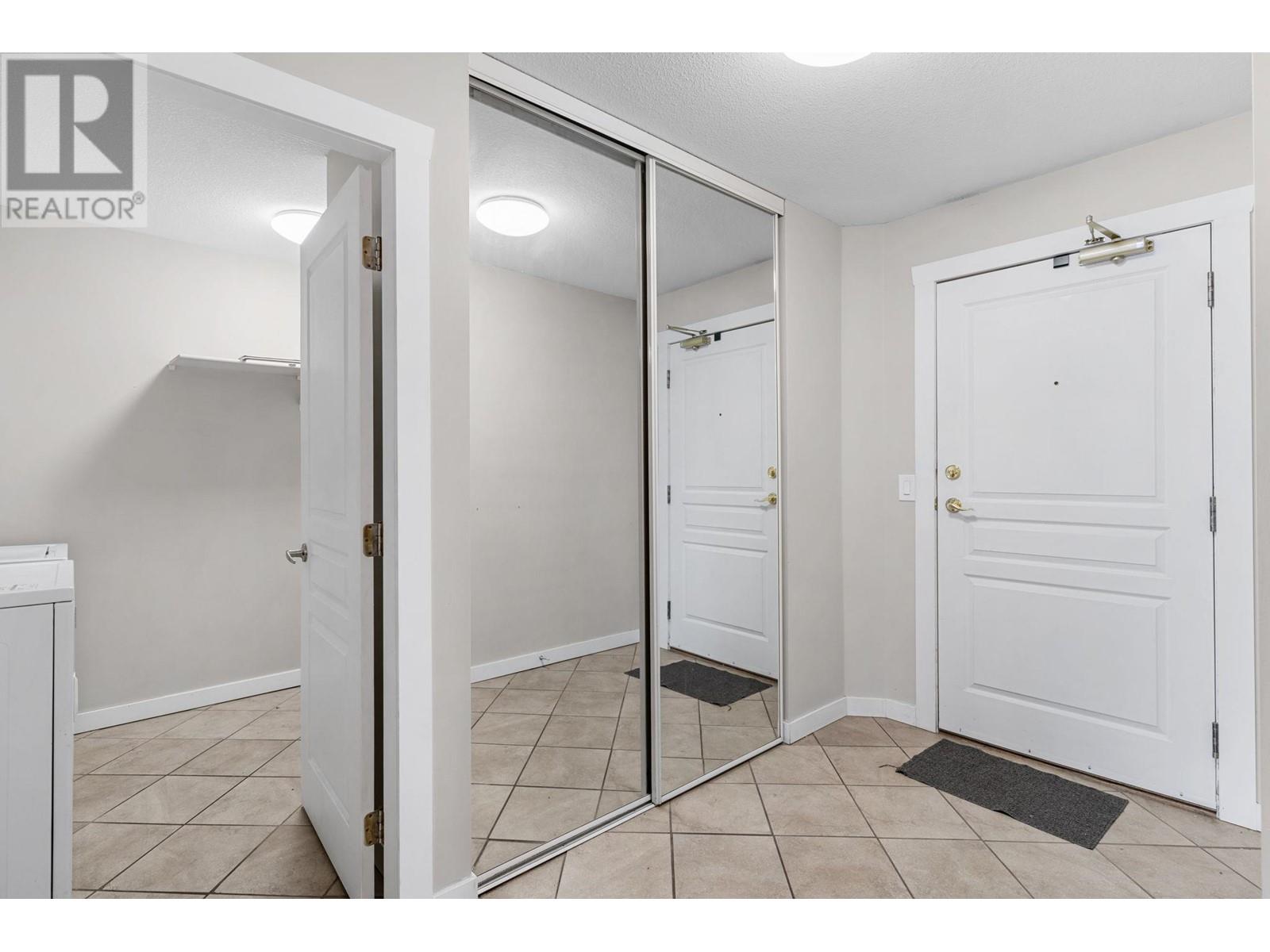 205 727 Houghton Road, Kelowna