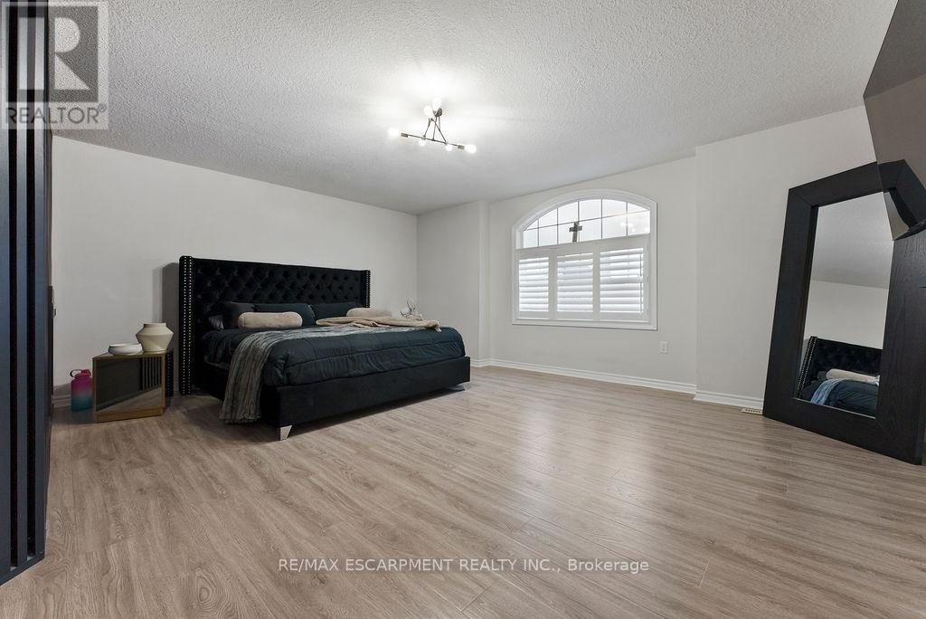 Photo 21 of 12 Ascoli Drive, Hamilton ON