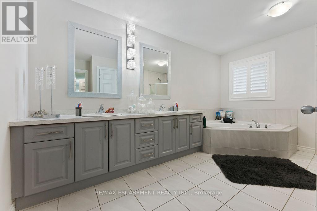 Photo 4 of 12 Ascoli Drive, Hamilton ON
