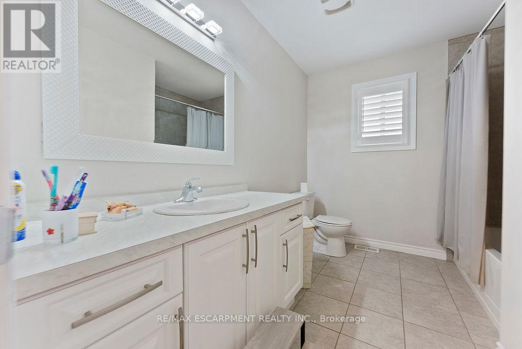 Photo 40 of 12 Ascoli Drive, Hamilton ON