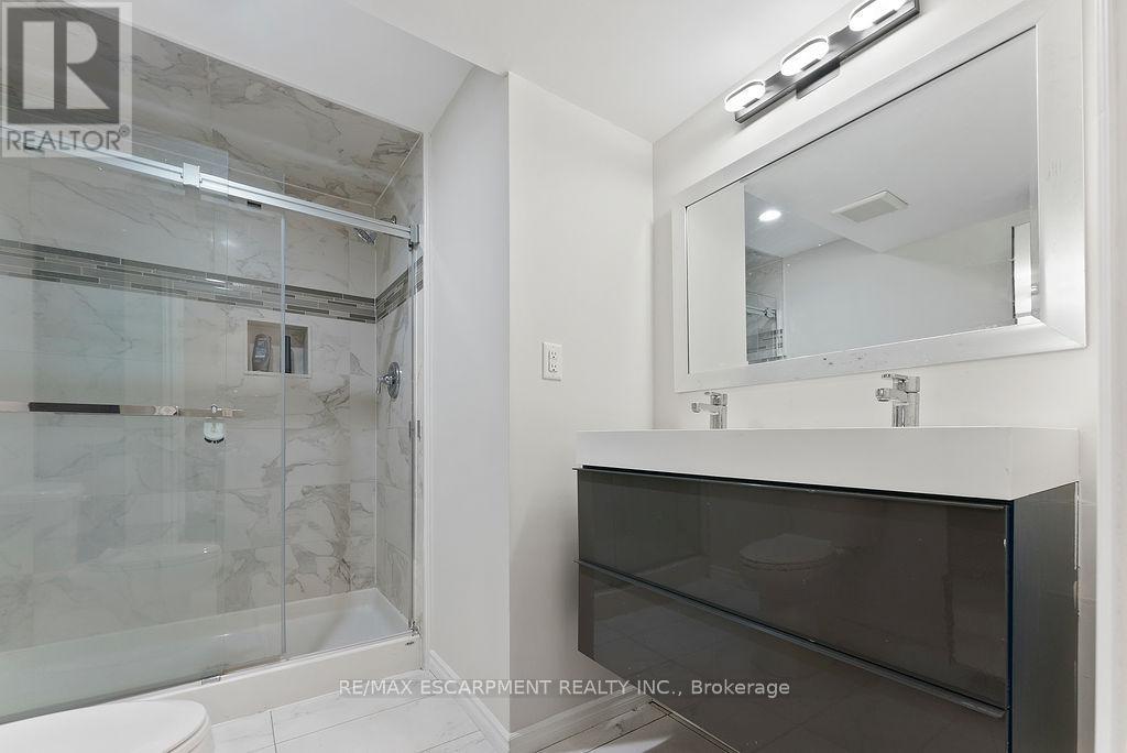 Photo 10 of 12 Ascoli Drive, Hamilton ON