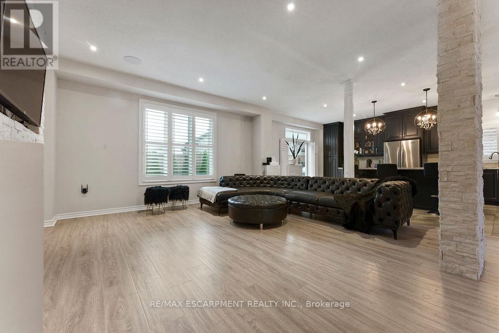 Photo 26 of 12 Ascoli Drive, Hamilton ON