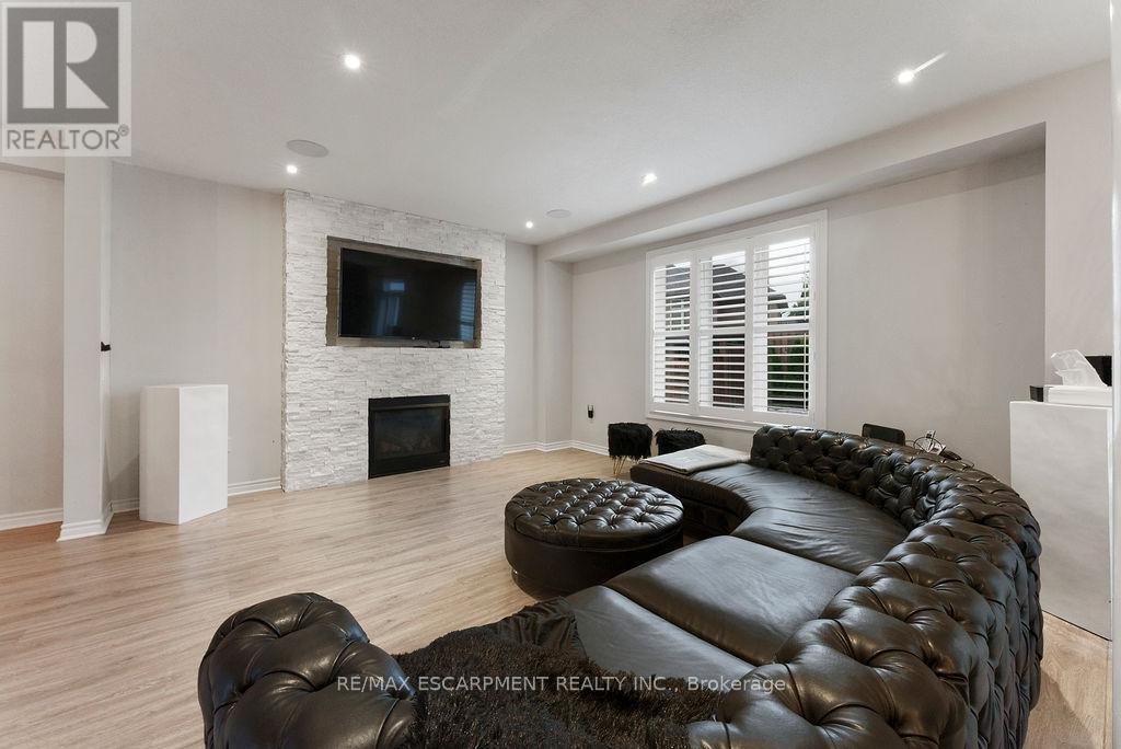Photo 24 of 12 Ascoli Drive, Hamilton ON