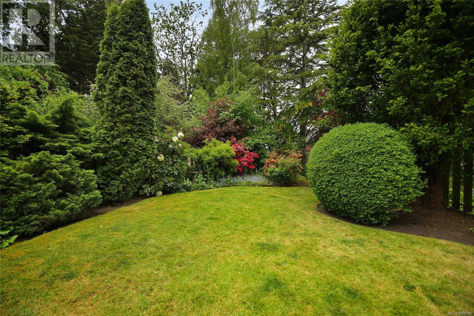  1120 St. Louis Street, Oak Bay