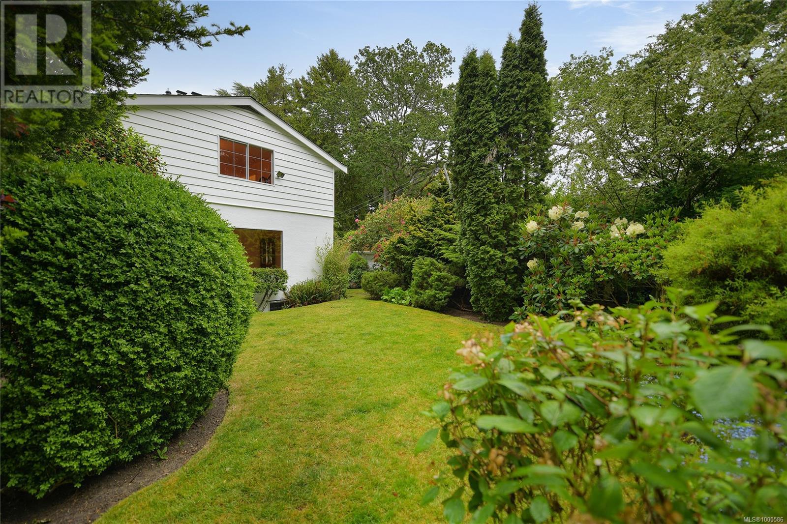  1120 St. Louis Street, Oak Bay