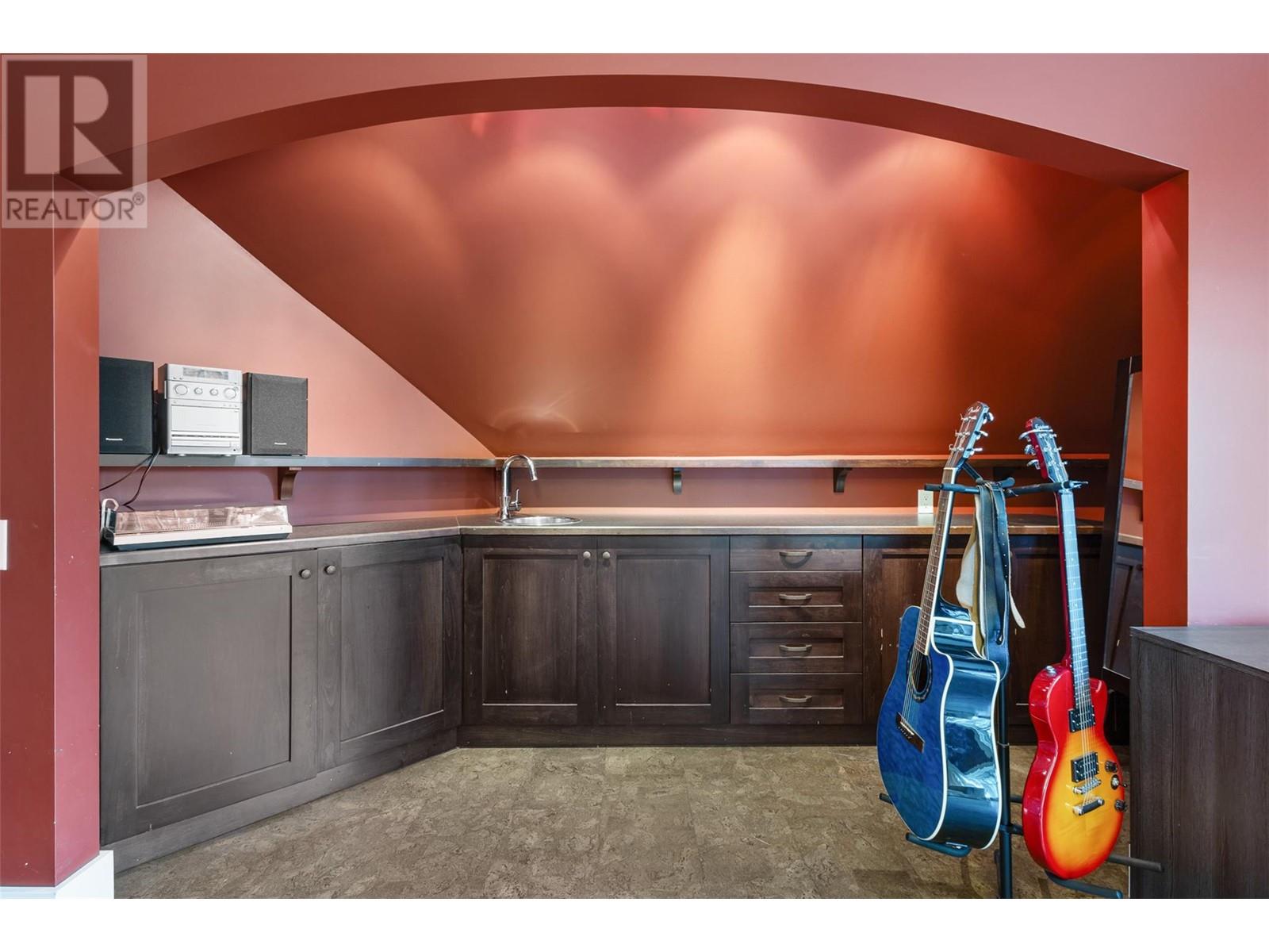 965 Westpoint Drive, Kelowna