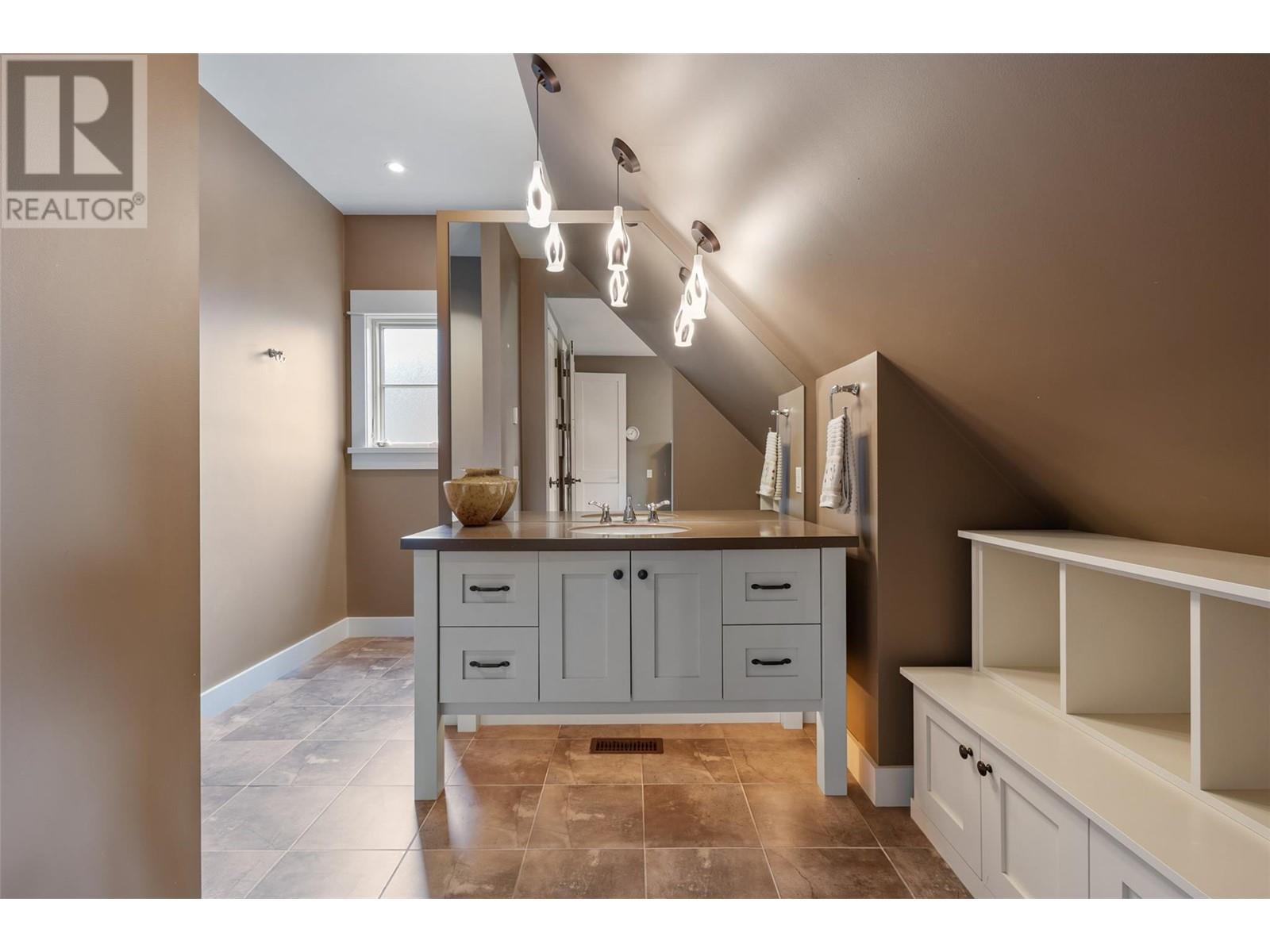 965 Westpoint Drive, Kelowna