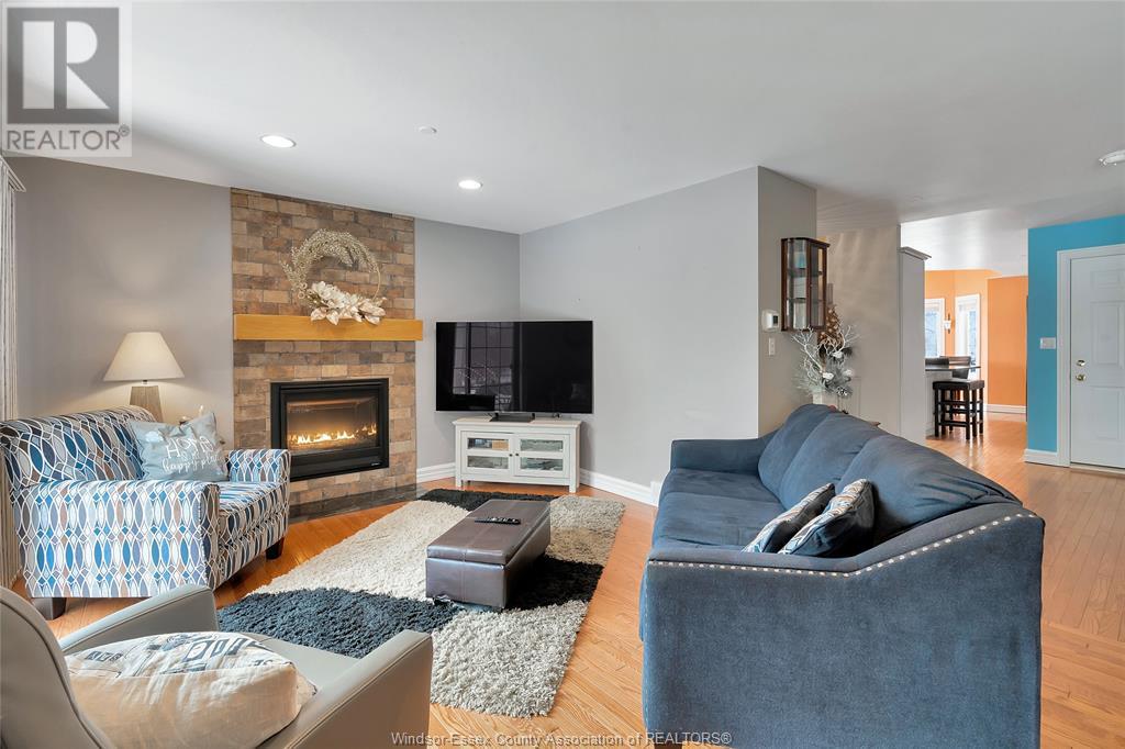 Photo 23 of 233 Crystal Bay Drive, Amherstburg ON