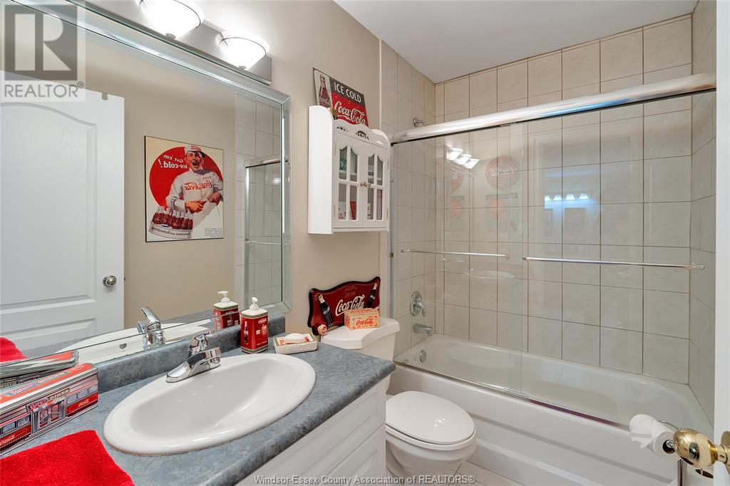 Photo 35 of 233 Crystal Bay Drive, Amherstburg ON