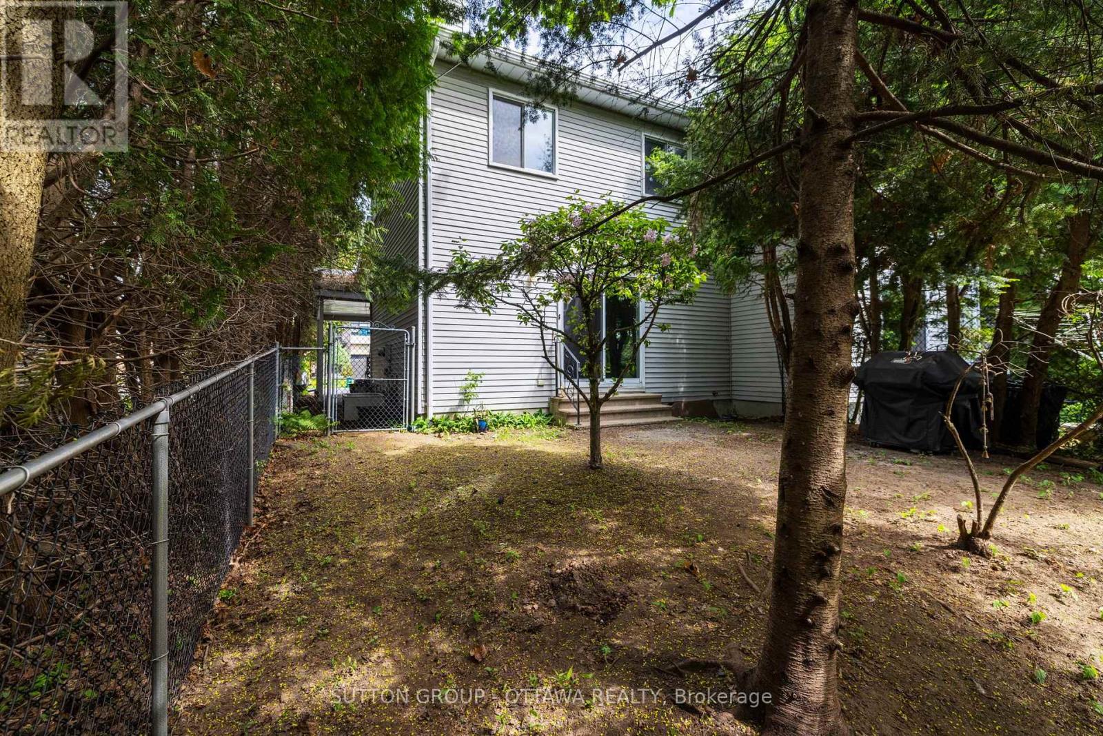 Photo 15 of 218 Switzer Avenue, Ottawa ON