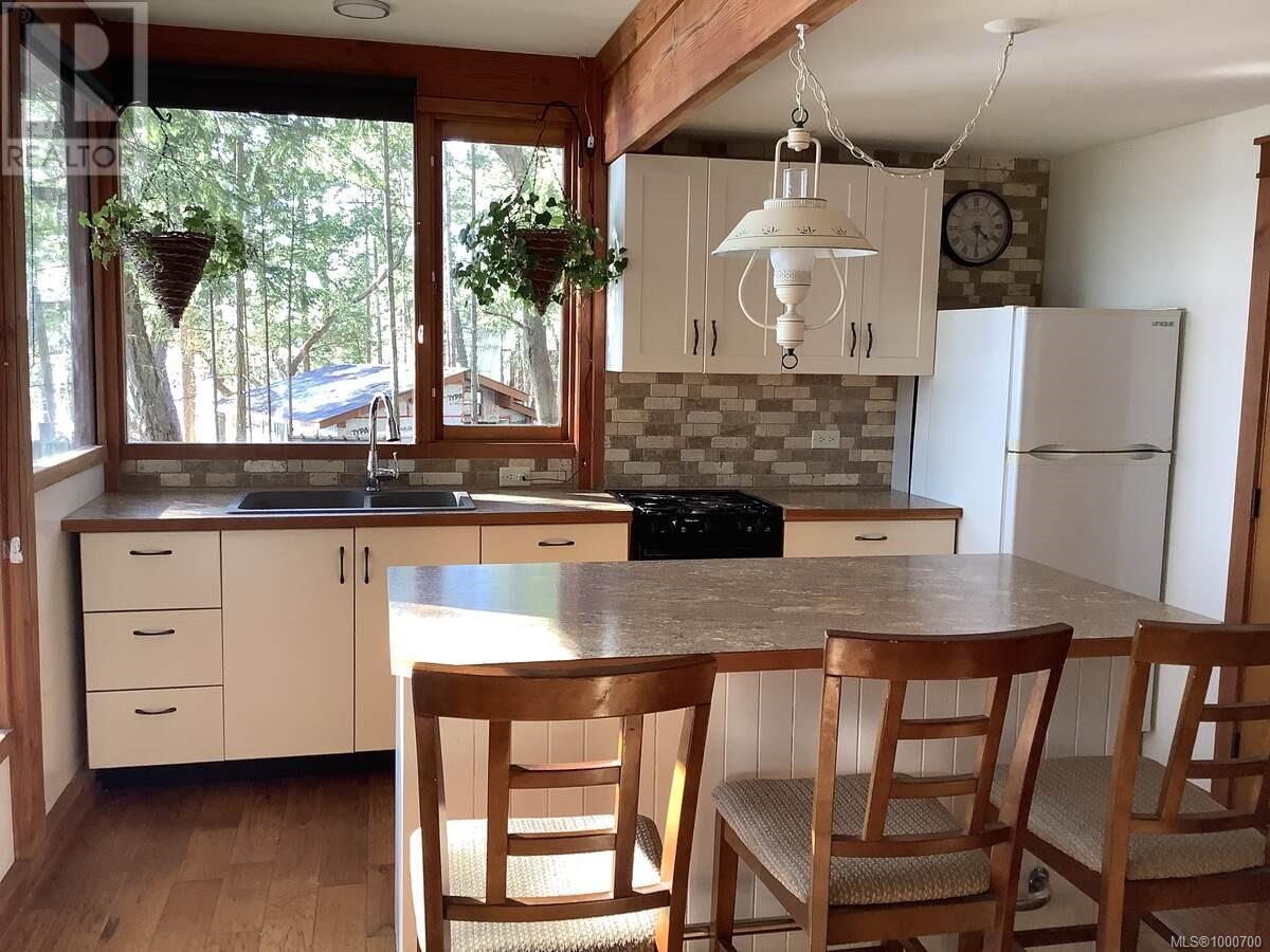 Photo 18 of 631 Flewett Dr, Decourcy Island BC