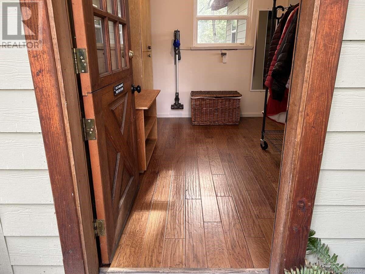 Photo 11 of 631 Flewett Dr, Decourcy Island BC