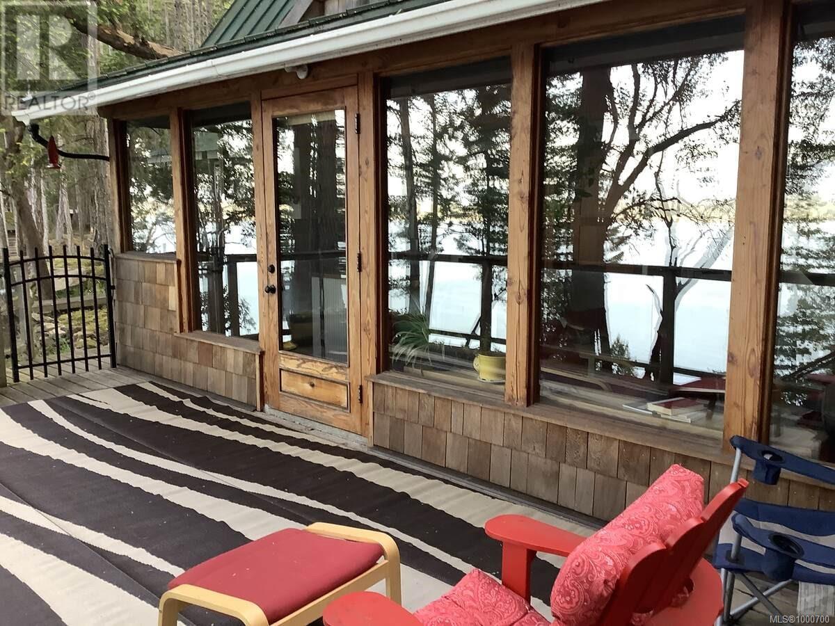 Photo 14 of 631 Flewett Dr, Decourcy Island BC