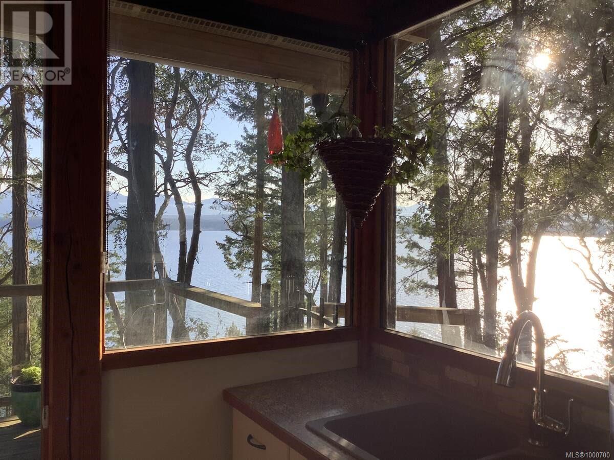 Photo 19 of 631 Flewett Dr, Decourcy Island BC