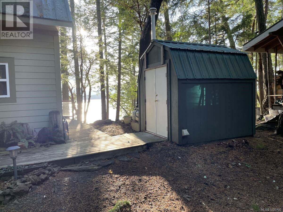 Photo 12 of 631 Flewett Dr, Decourcy Island BC