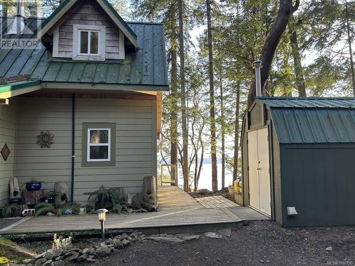 Photo 13 of 631 Flewett Dr, Decourcy Island BC