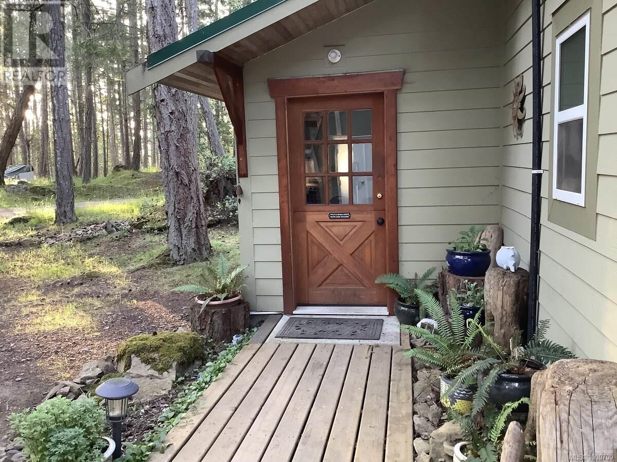 Photo 9 of 631 Flewett Dr, Decourcy Island BC