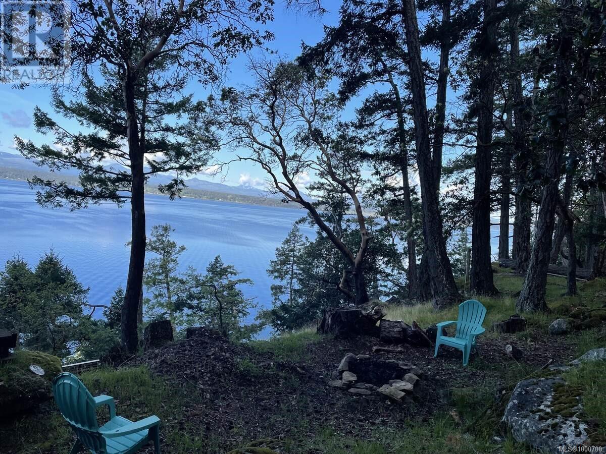 Photo 4 of 631 Flewett Dr, Decourcy Island BC
