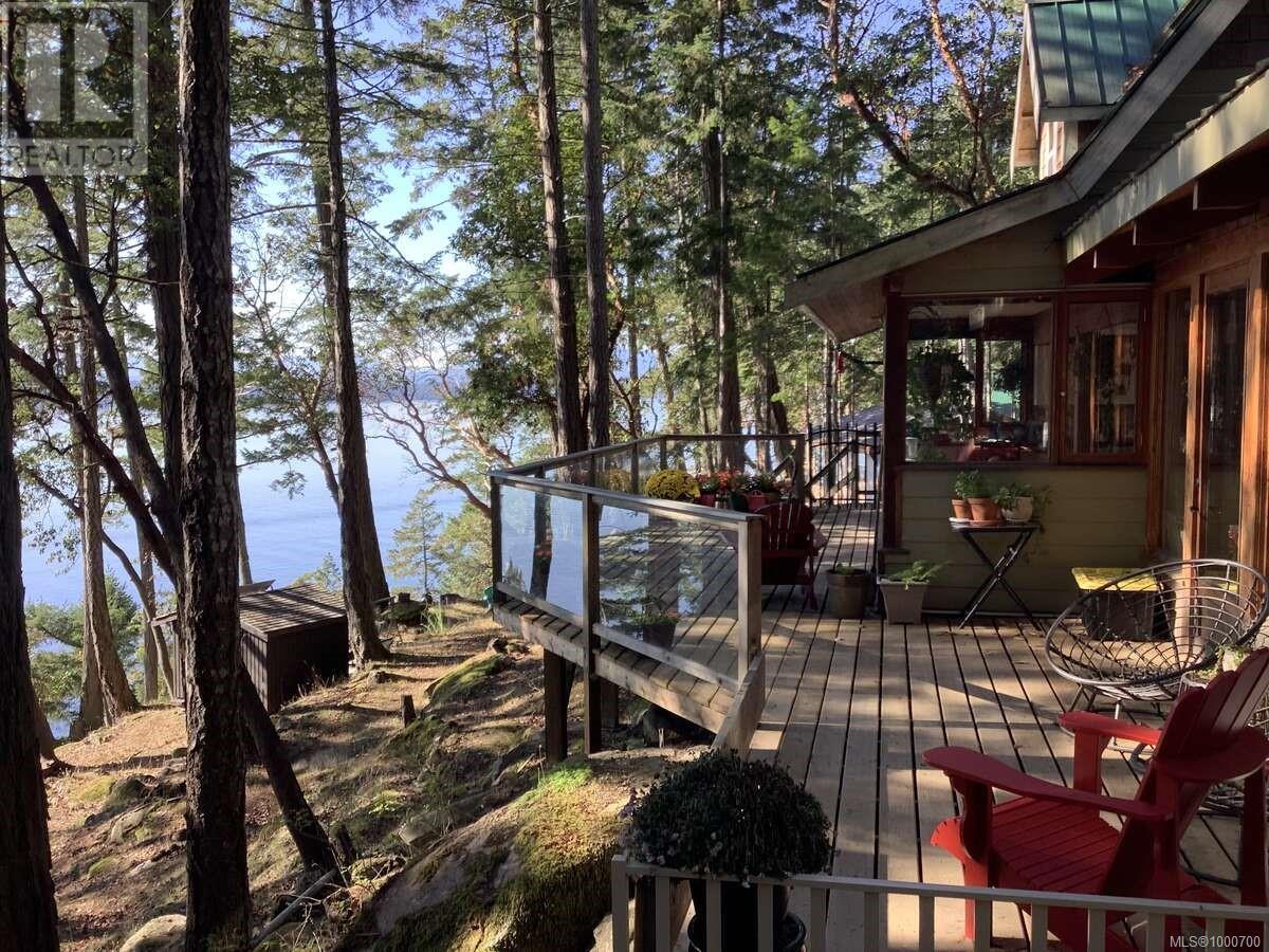 Photo 15 of 631 Flewett Dr, Decourcy Island BC