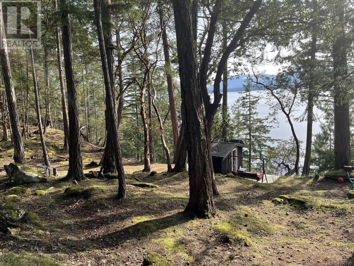 Photo 6 of 631 Flewett Dr, Decourcy Island BC