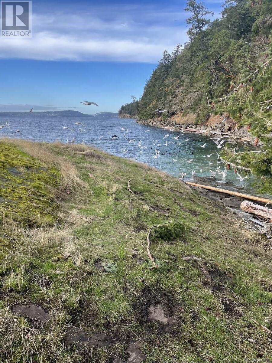 Photo 40 of 631 Flewett Dr, Decourcy Island BC
