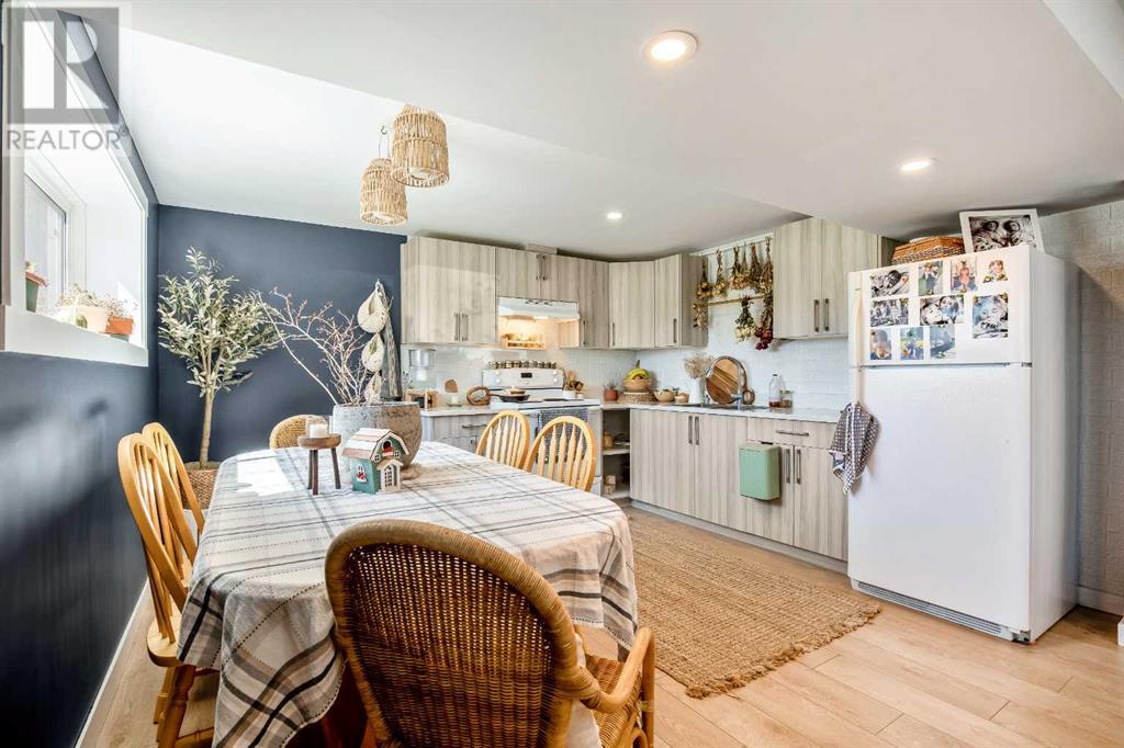 4307 Dovercrest Drive, Calgary, Alberta