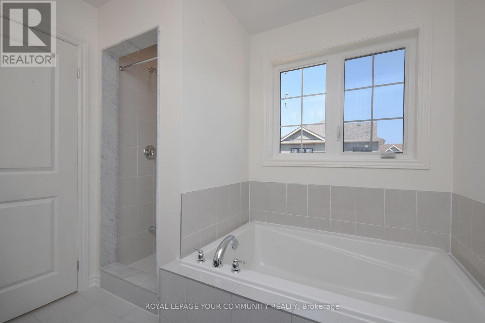 Photo 3 of 244 Mckenzie Drive, Clearview ON
