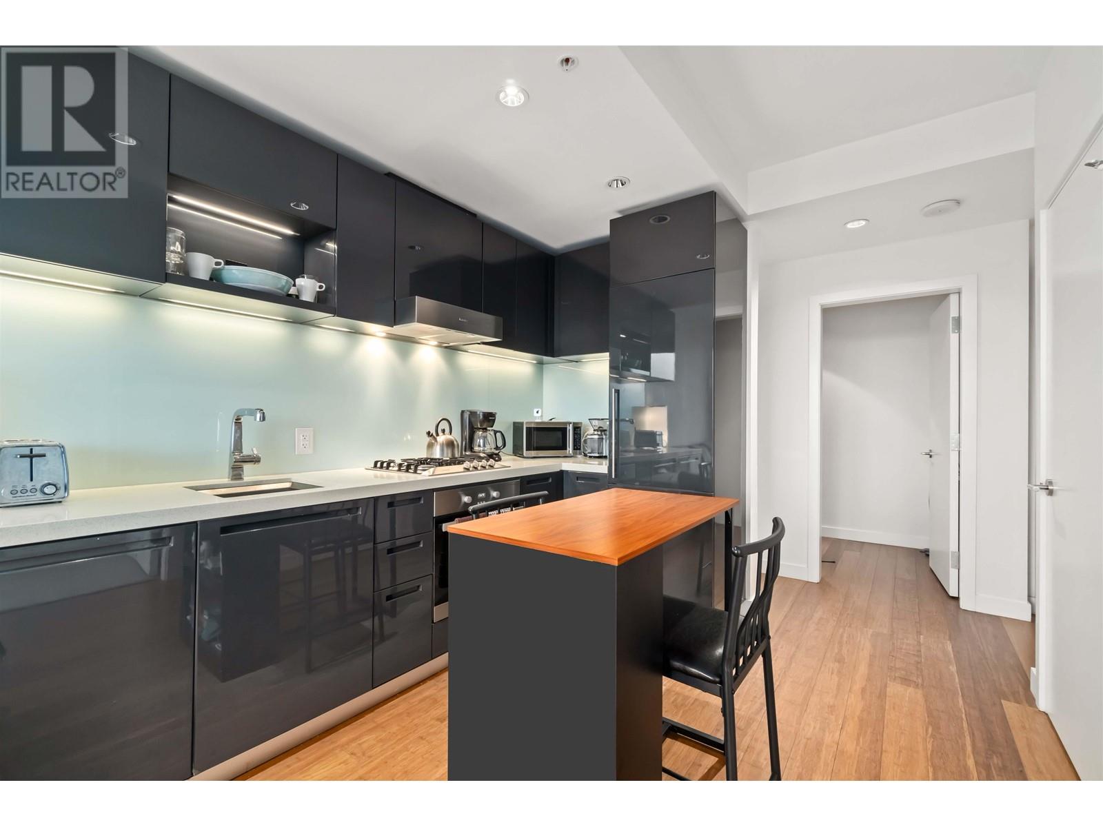 Photo 3 of 3807 777 Richards Street, Vancouver BC