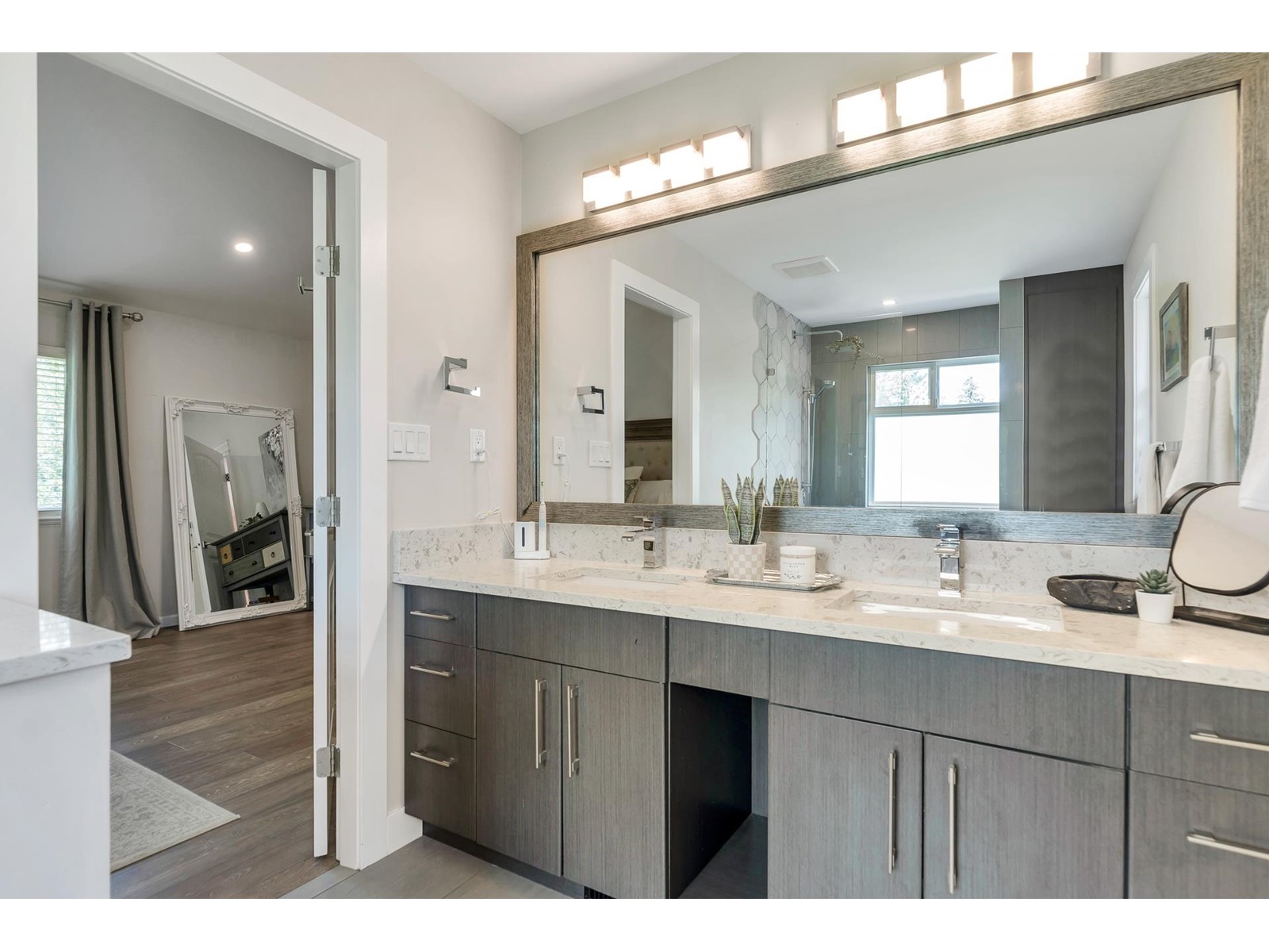 Photo 14 of 9434 216 A Street, Langley BC