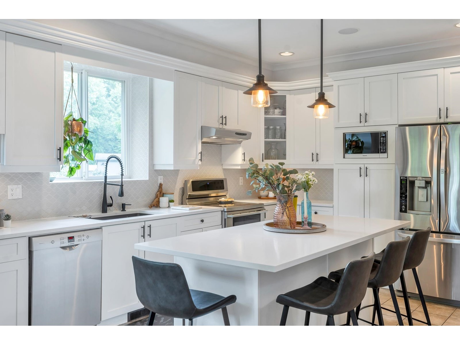 Photo 6 of 9434 216 A Street, Langley BC