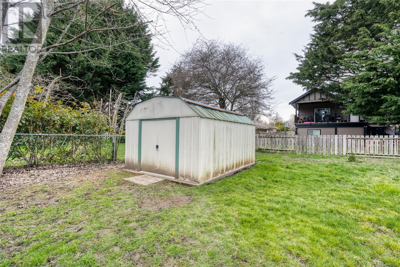 Photo 10 of 3054 Donald St, Saanich BC