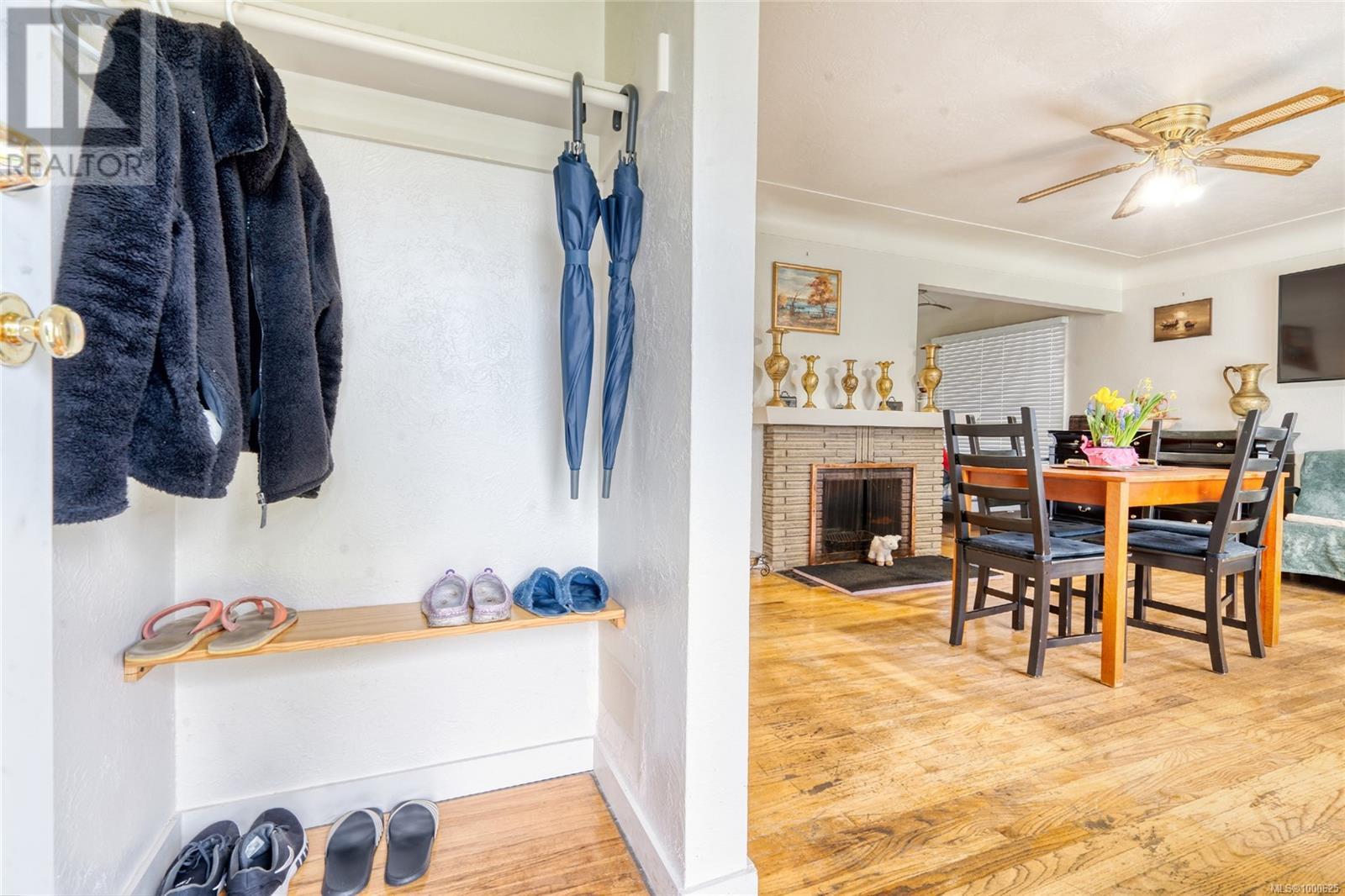 Photo 18 of 3054 Donald St, Saanich BC
