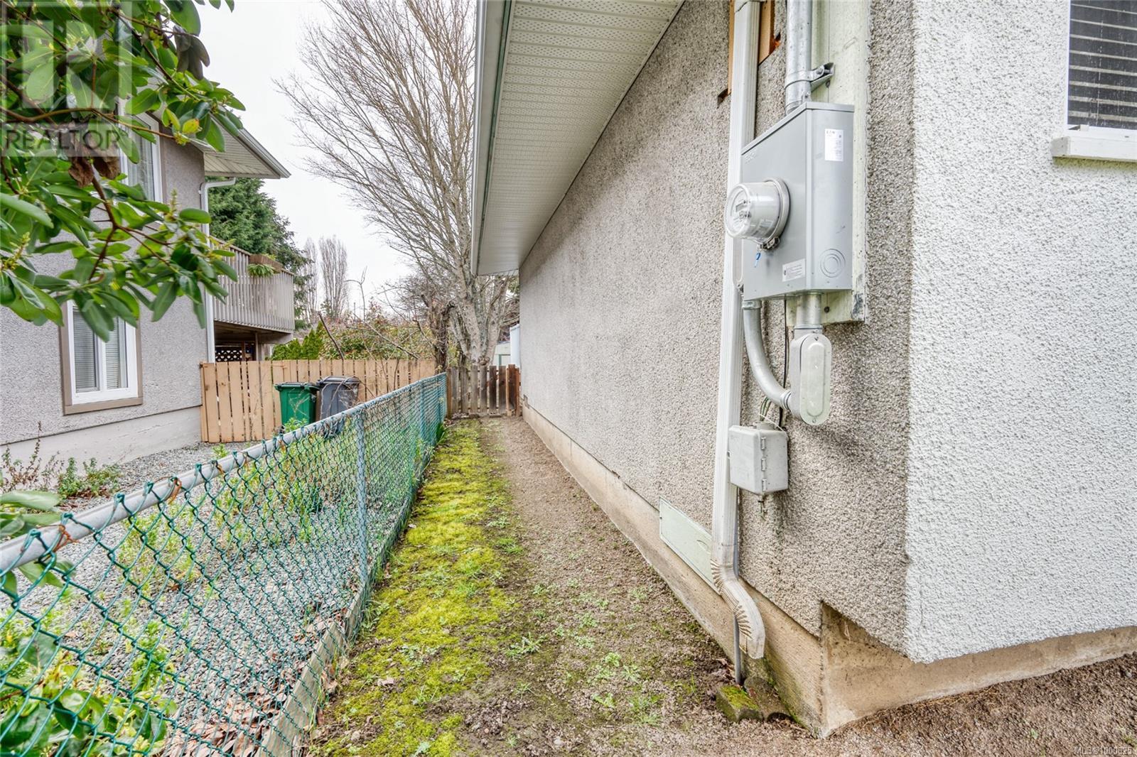 Photo 6 of 3054 Donald St, Saanich BC