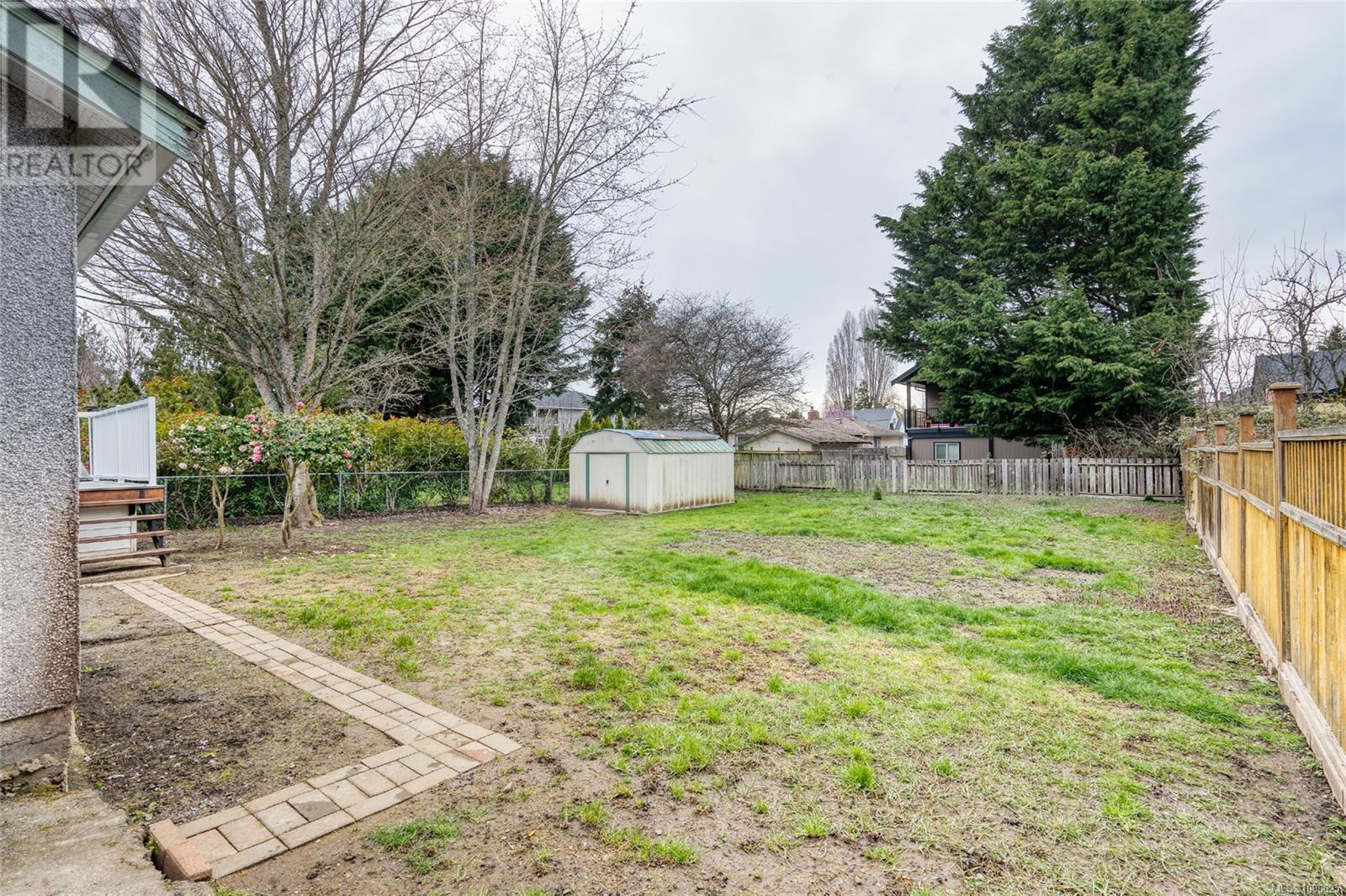 Photo 8 of 3054 Donald St, Saanich BC