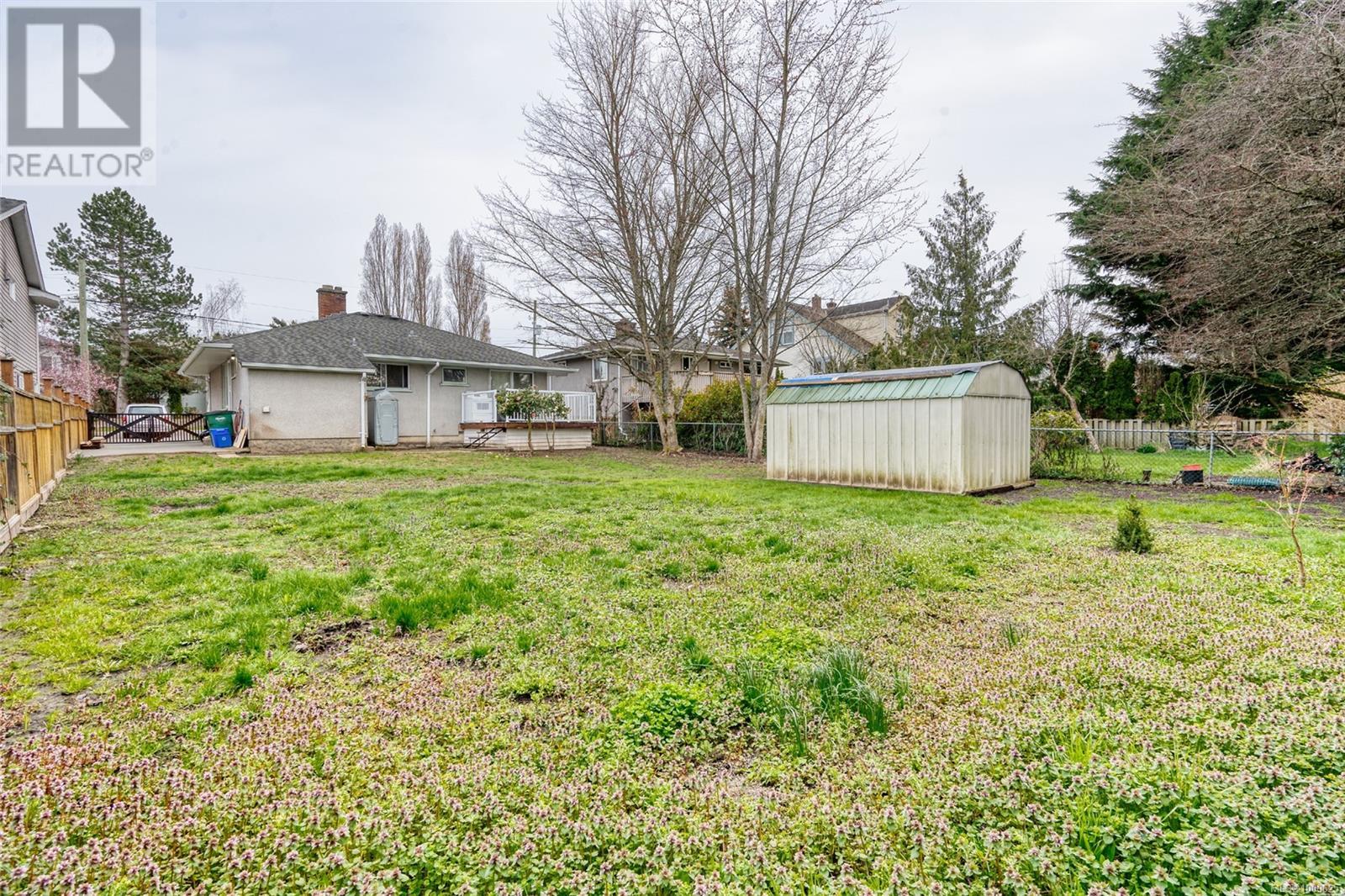 Photo 9 of 3054 Donald St, Saanich BC