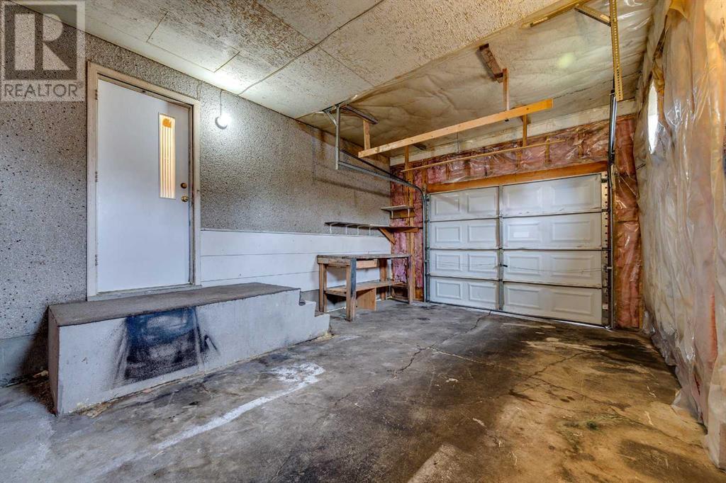18 Scott, Red Deer