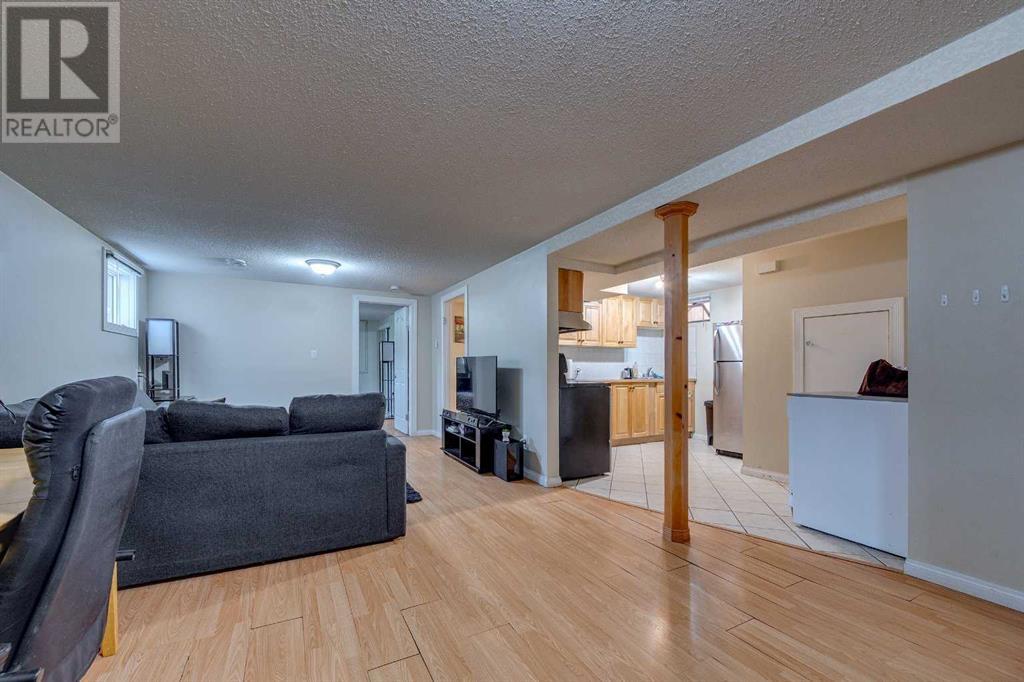 18 Scott, Red Deer