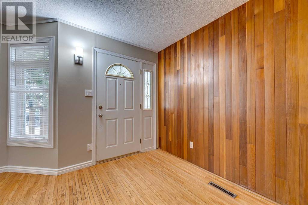 18 Scott, Red Deer