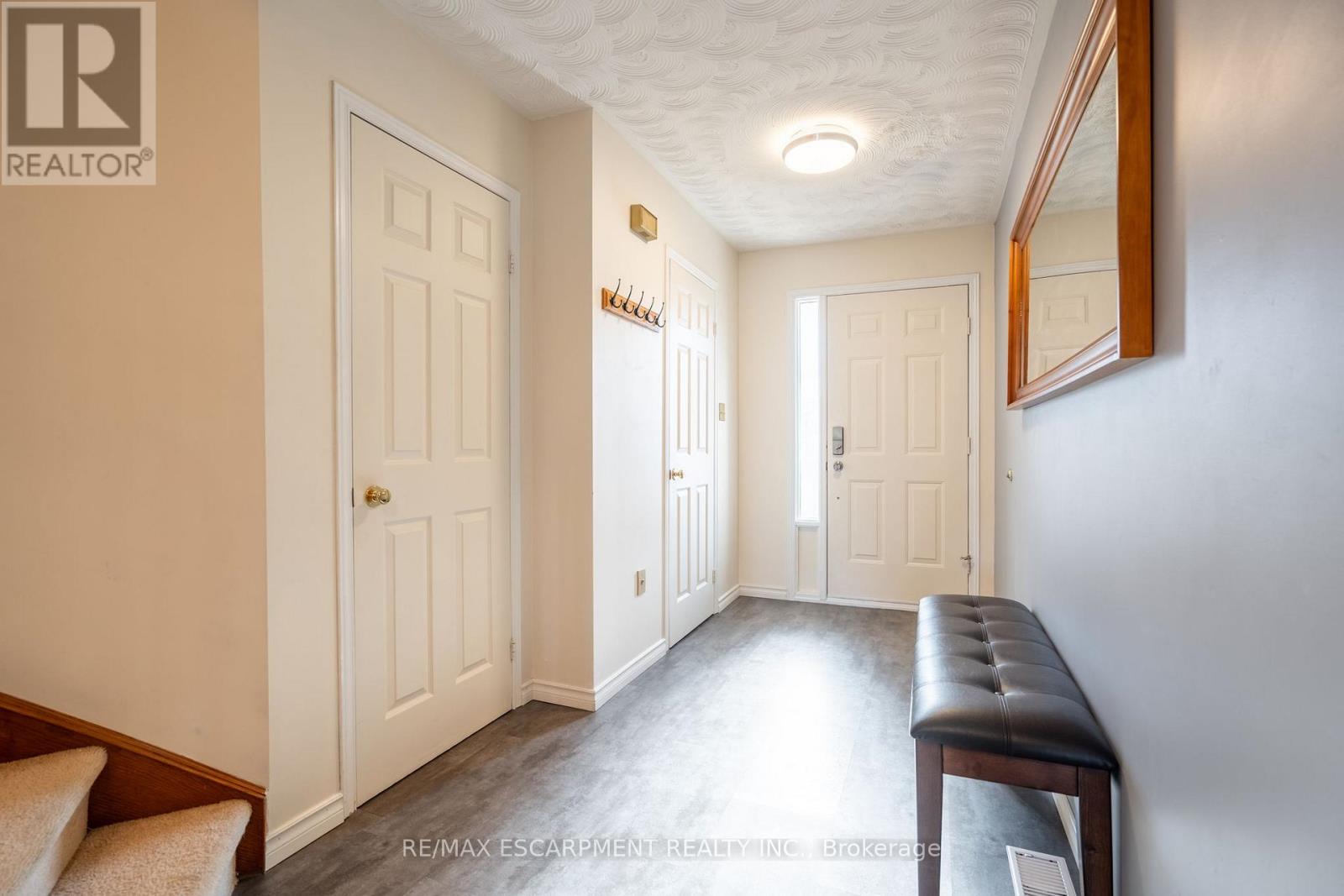 Photo 10 of 85 Royalvista Drive, Hamilton ON