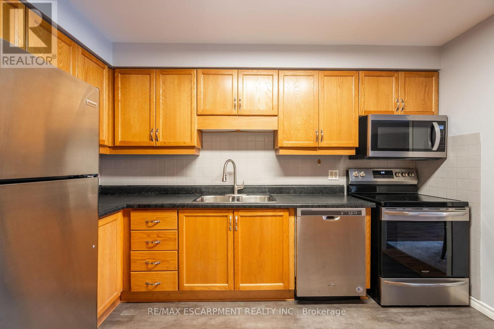 Photo 12 of 85 Royalvista Drive, Hamilton ON