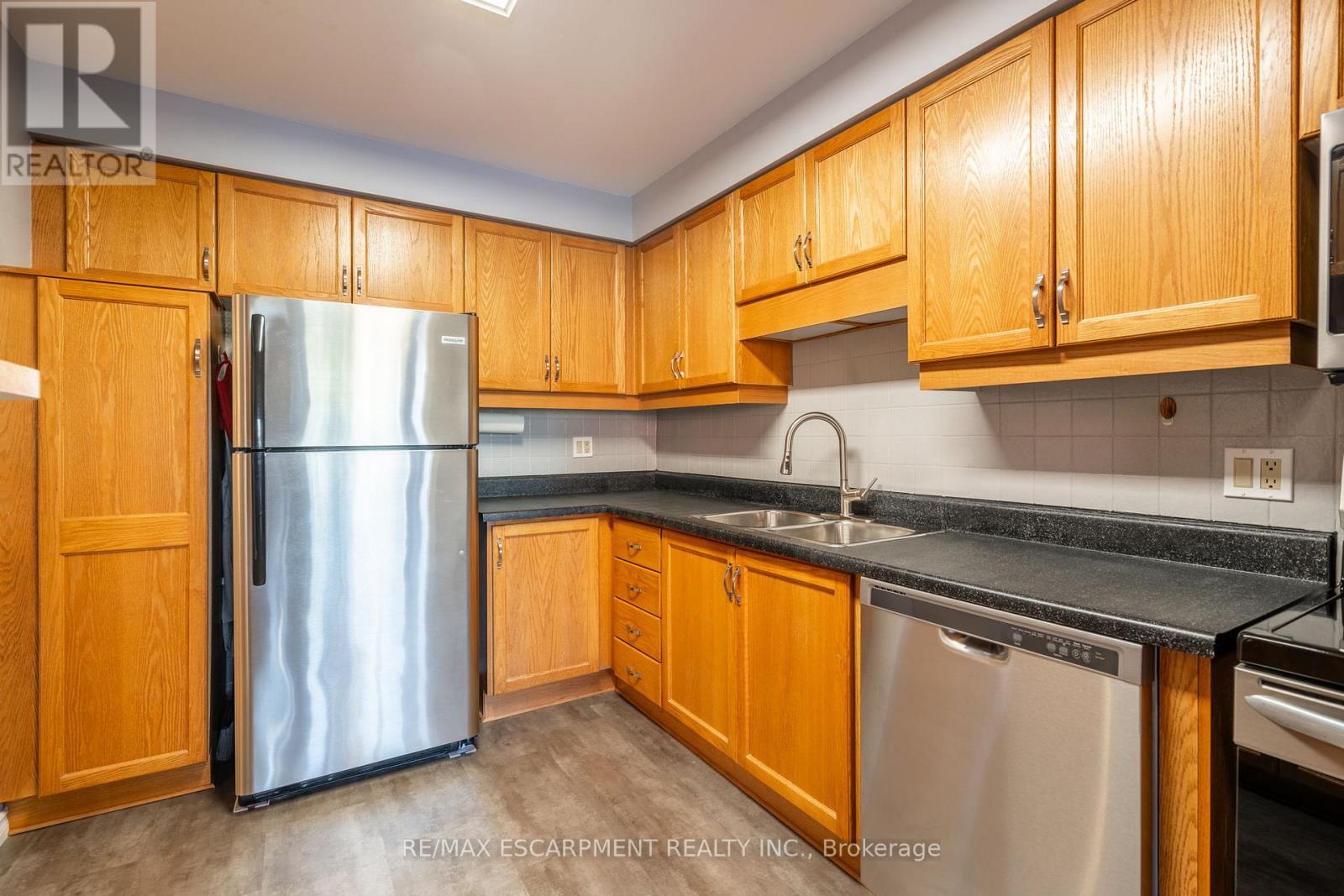 Photo 13 of 85 Royalvista Drive, Hamilton ON
